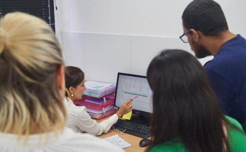 Grupo de pesquisa universitária realiza visita técnica ao Laboratório Forense de Alagoas