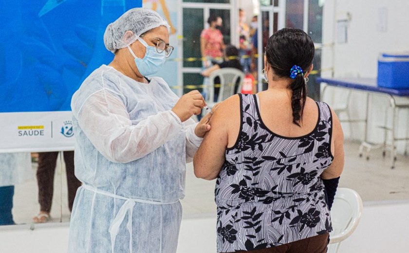 Arapiraquenses com 52 anos podem se vacinar contra a Covid-19 a partir desta quarta-feira (9)