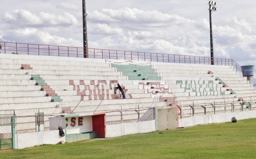 Prefeitura faz manutenção no Estádio Juca Sampaio