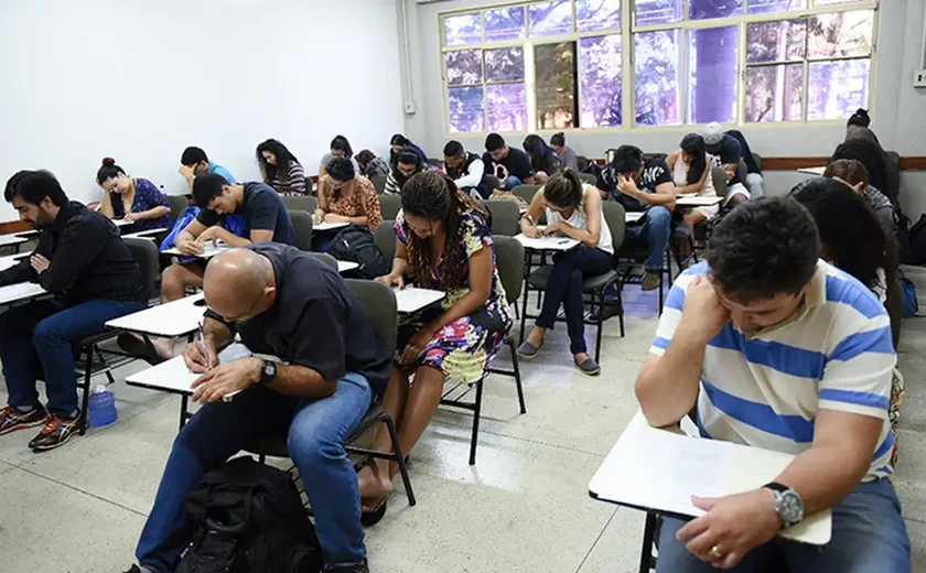 Inep aplica neste domingo provas do Encceja e do Revalida