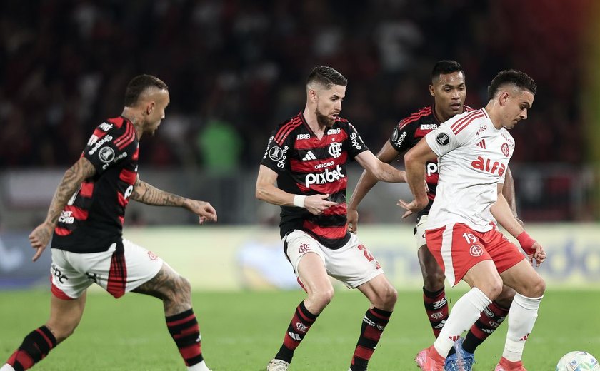 Nacional acompanha duelo final entre Inter e Fla pela Libertadores