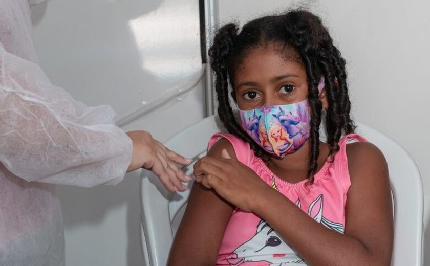 Mais de 69 milhões de brasileiros receberam dose de reforço contra a covid-19
