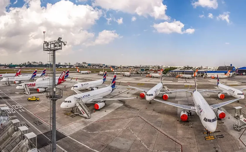 Passagens aéreas recuam 14,15% em abril no IPCA e impedem alta maior da inflação