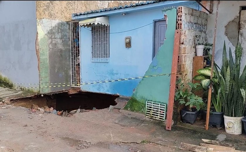 Arapiraca registra afundamento no solo em alguns terrenos no bairro Canafístula