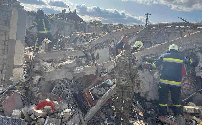 Ucrânia: milhares de civis são forçados a deixar cidades da região de Kharkiv após ataque russo