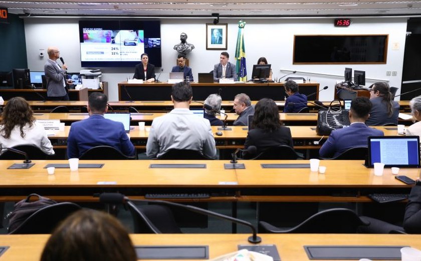 Especialistas defendem abordagem crítica da educação digital no novo PNE