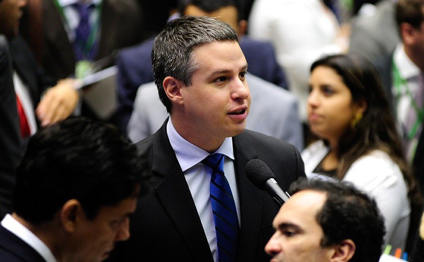 Congresso homenageia ex-deputado Arthur Bisneto, morto aos 44 anos