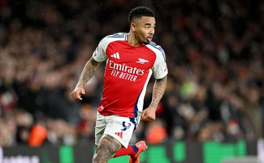 Arsenal sofre, mas vence penúltimo colocado e vira vice-líder do Inglês