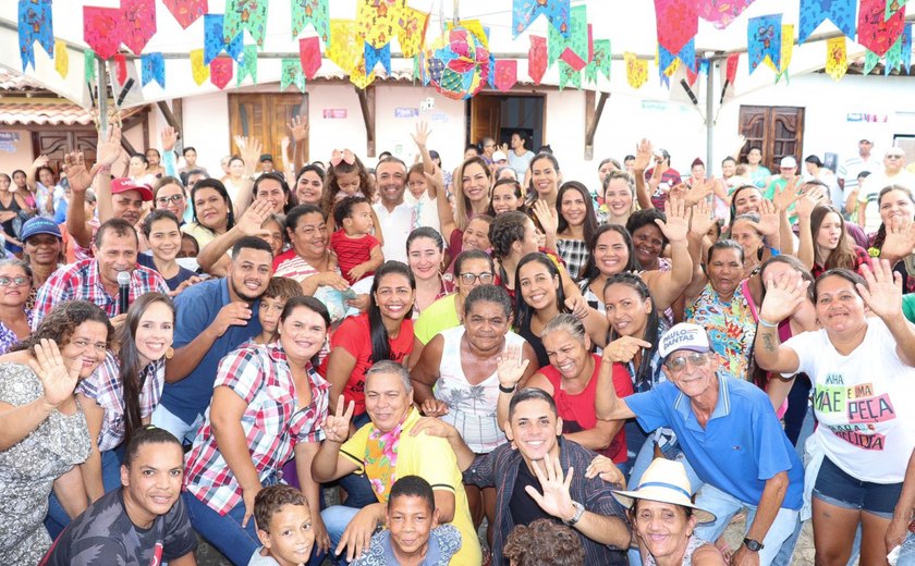 Prefeito Theobaldo Cintra comemora o Dia do Leite com a população em Major Izidoro