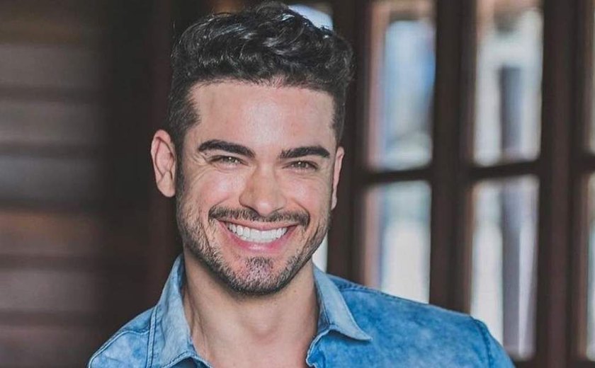 Sidney Sampaio volta aos palcos quatro meses após acidente em hotel