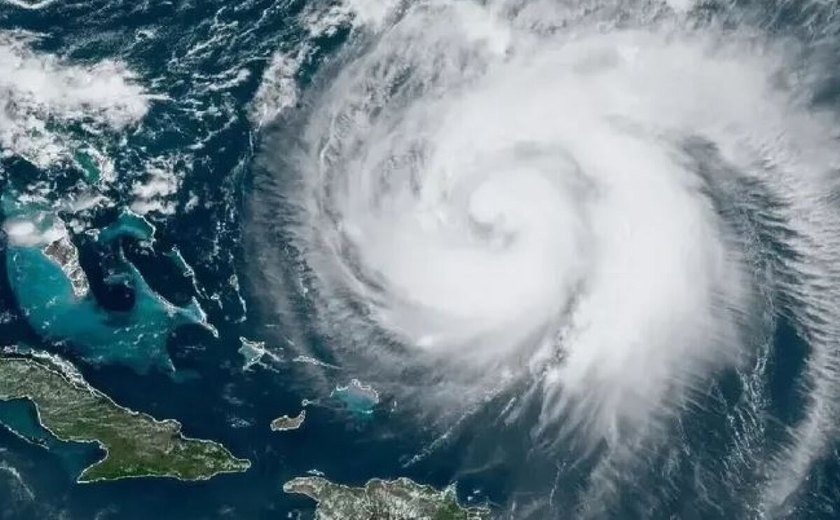 Furacão Francine avança em direção à Louisiana, nos EUA