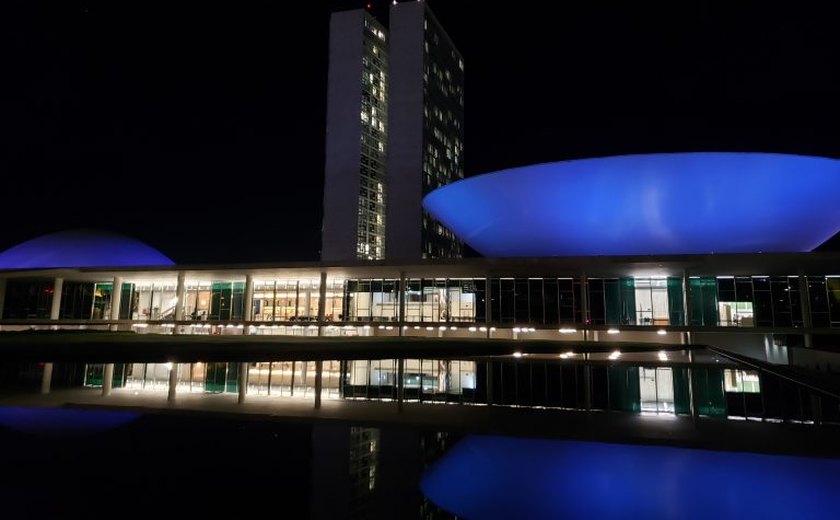 Congresso tem iluminação azul para marcar o Dia Mundial da Hipertensão Pulmonar