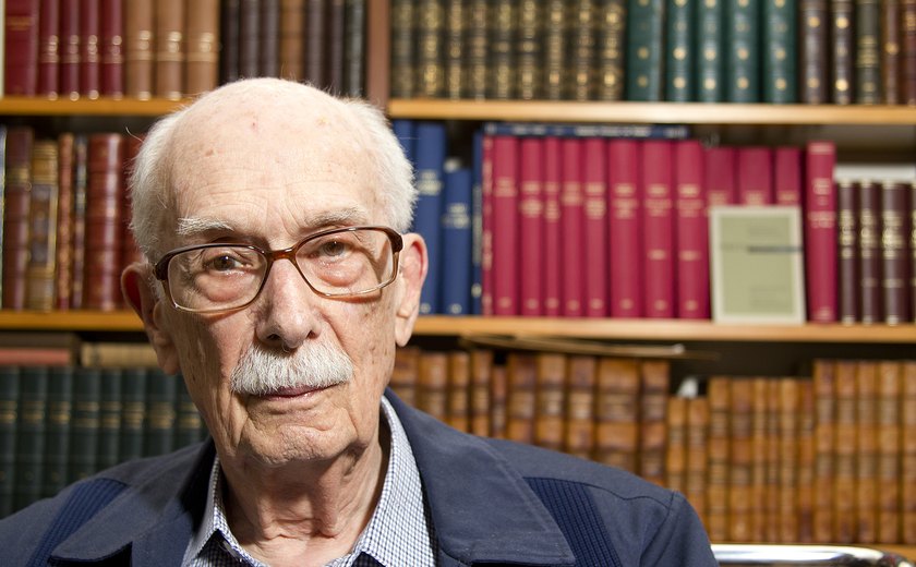 Morre, aos 90 anos, o professor de literatura Massaud Moisés