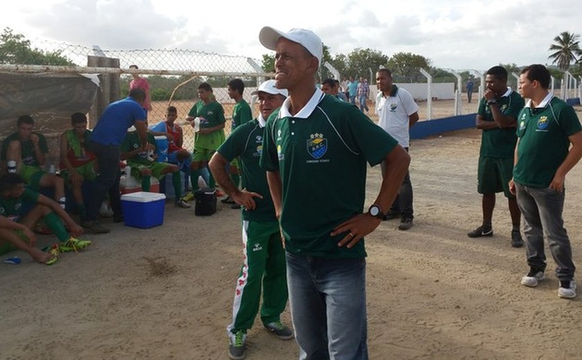 Joécio Barbosa se destaca no sub-20 e será o técnico do Coruripe em 2017