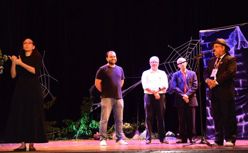 Show de Lenine encerra a Festa Literária de Penedo 2025