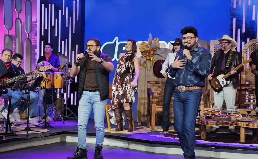 Amanda Françozo recebe famosos em sua festa junina na TV Aparecida