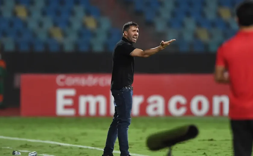 Coudet revela incertezas na nova realidade do Inter e pede para time atuar com 'coração'
