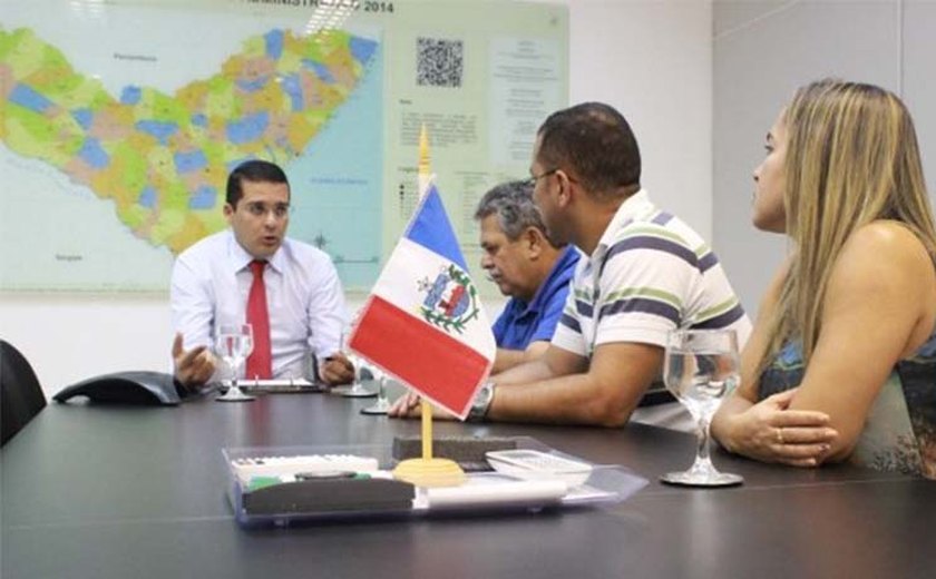 Secretário do Planejamento recebe representantes da CUT e mantém diálogo