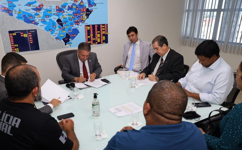MPAL e Seris assinam TAC para estabelecer atividades dos policiais penais no presídio do Agreste