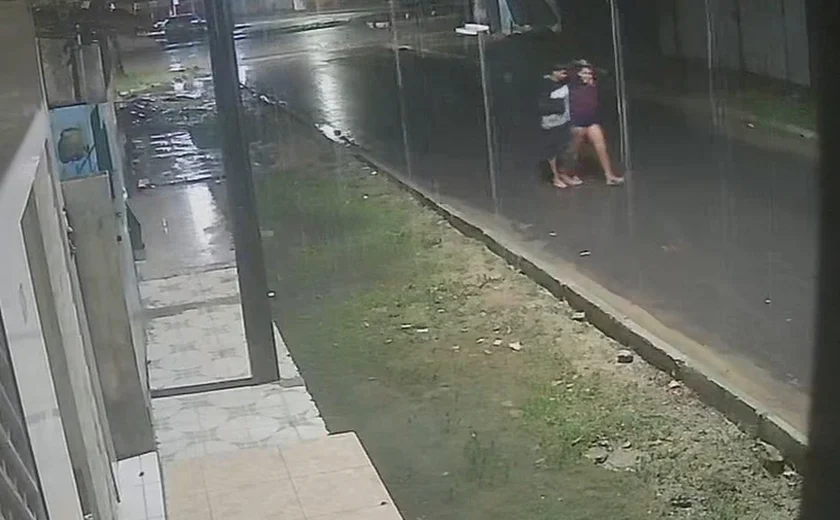Polícia divulga imagens de suspeito de matar adolescente com 51 facadas em Rio Largo