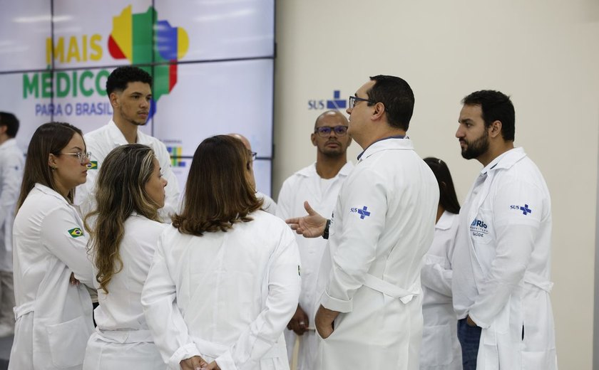 Governo anuncia bolsas para ampliar número de médicos e residentes