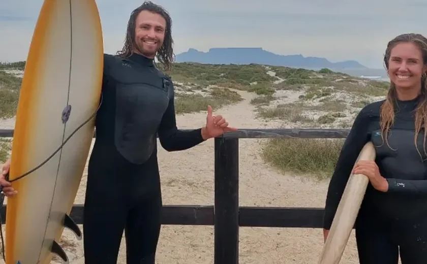 Surfistas resgatados descrevem as '37 horas loucas' perdidos no mar na Indonésia