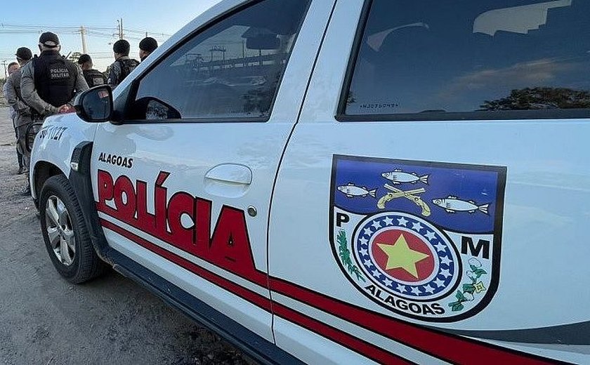 Homem embriagado resiste à PM e acaba preso com drogas no bairro Canafístula, em arapiraca