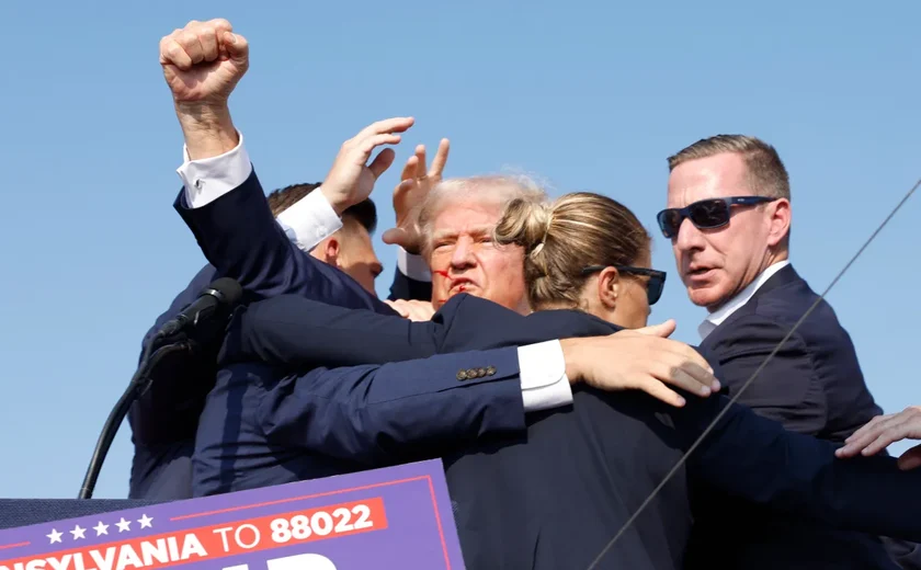 Trump fica ferido em comício na Pensilvânia e é escoltado por seguranças; veja fotos e vídeos