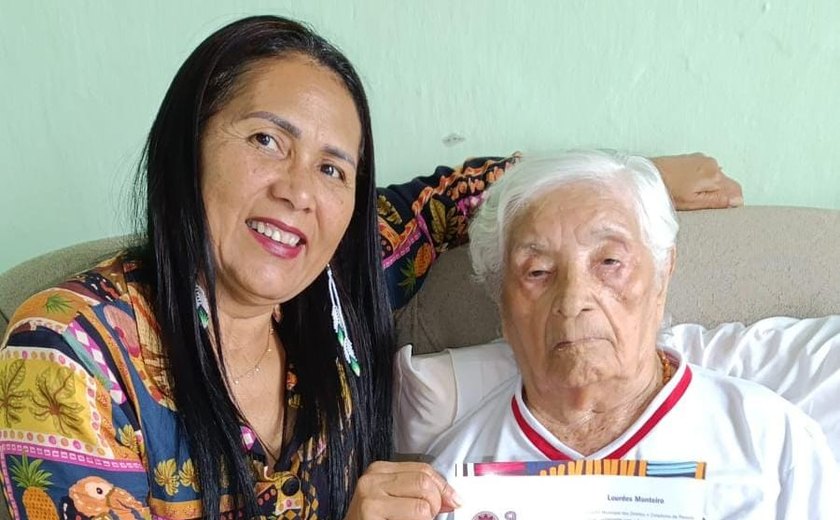Lourdes Monteiro, 99 anos, é homenageada em Conferência Municipal dos Direitos da Pessoa Idosa em Palmeira dos Índios