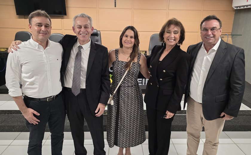Prefeito Luciano parabeniza o médico Ulisses Pereira pelo título de Cidadão Honorário de Arapiraca