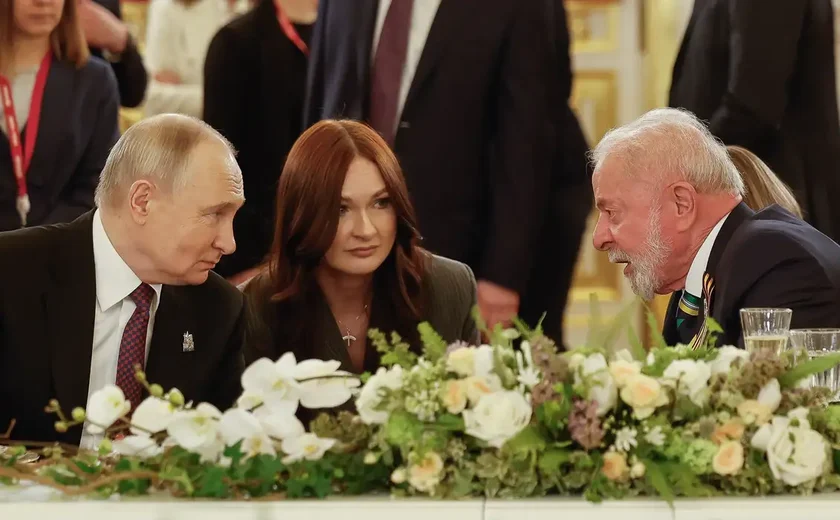 Lula conversa com Putin em jantar na véspera do Dia da Vitória na Rússia