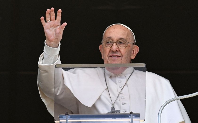 Giro internacional: Papa Francisco tem leve melhora