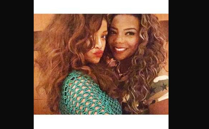 Ludmilla aparece com Rihanna em selfie