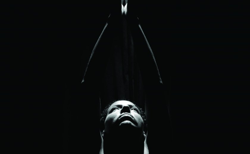 Exposição Poesia da Sombra II – Diversidade, de Hugo Taques, é prorrogada até 08/10, no Complexo Cultural Teatro Deodoro