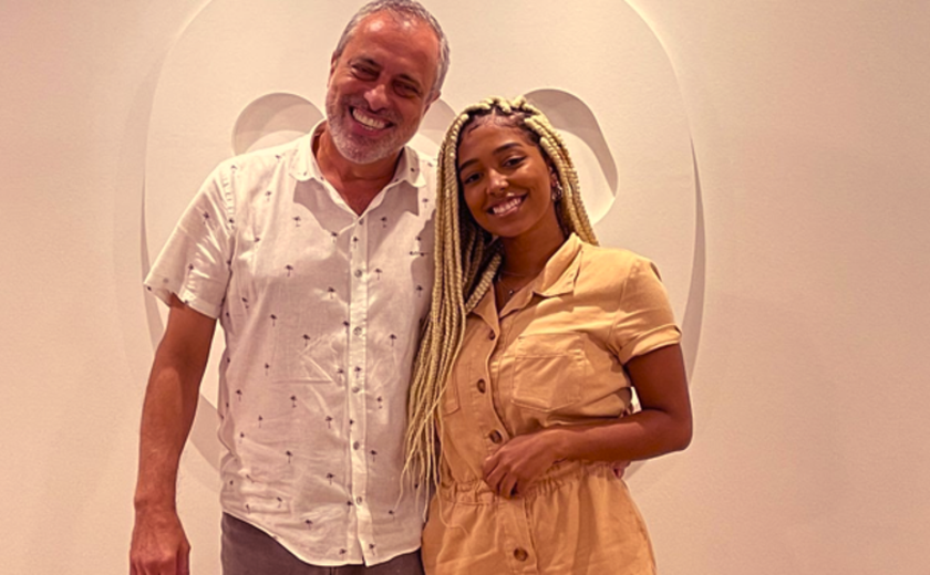 Warner Music fecha com jovem revelação Paulla