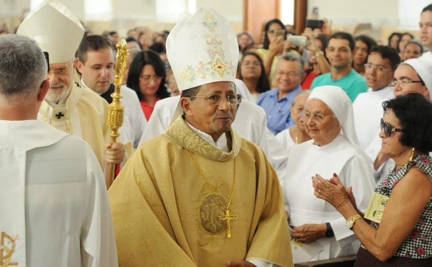 Novo bispo da Diocese de Palmeira é empossado na Catedral de Nossa Senhora do Amparo