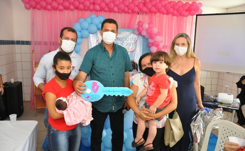 Prefeito Marlan Ferreira participa da Semana do Bebê em Limoeiro de Anadia
