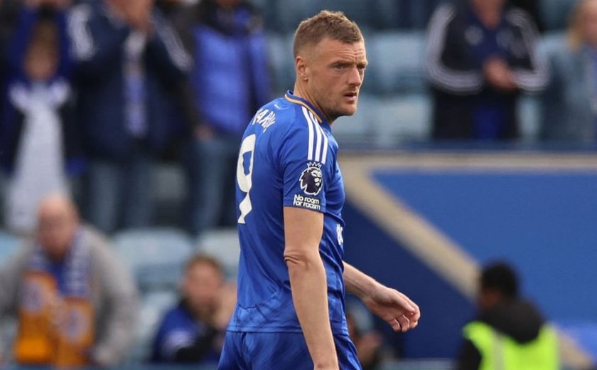 Leicester anuncia saída de Jamie Vardy e exalta atacante: 'Nosso maior jogador'
