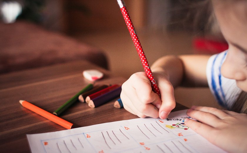 É preciso envolver crianças e adolescentes nas decisões sobre retorno às aulas