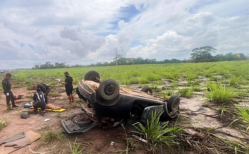 Corpo de Bombeiros e SAMU resgatam seis pessoas vítimas de capotamento em Teotônio Vilela