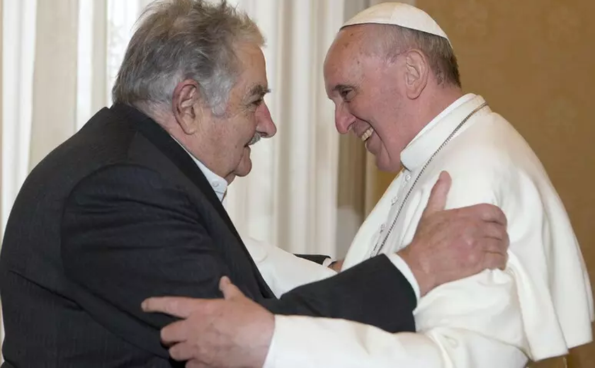 Lula homenageia papa Francisco e Mujica em discurso no Mercosul