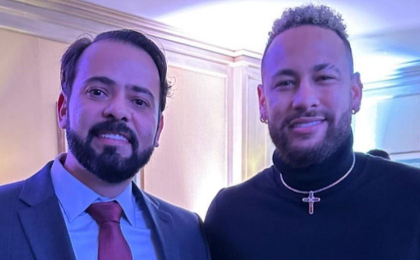 Empresário arapiraquense paga R$ 1,2 milhão em blazer e colar de Neymar, em evento beneficente do atleta