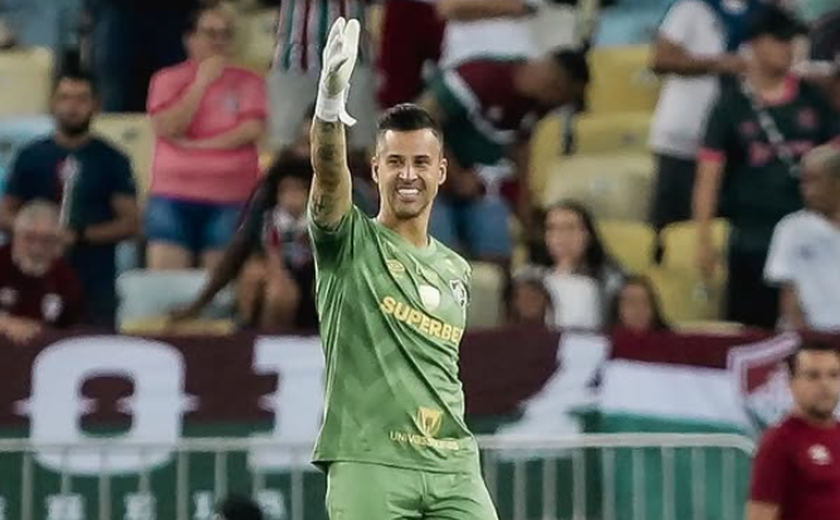 Fábio agradece homenagem do Fluminense após bater recorde mundial de jogos: 'Marca gigantesca'