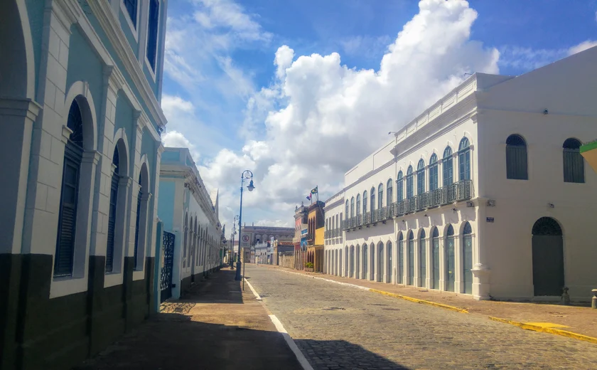Colisão entre veículos deixa quatro feridos no Bairro do Jaraguá