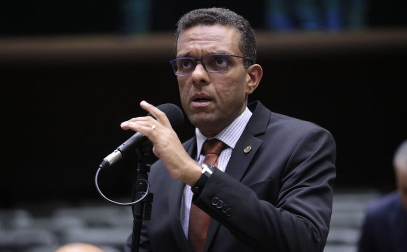 Otoni de Paula desiste de pré-candidatura à prefeitura e assume coordenação de Paes com evangélicos