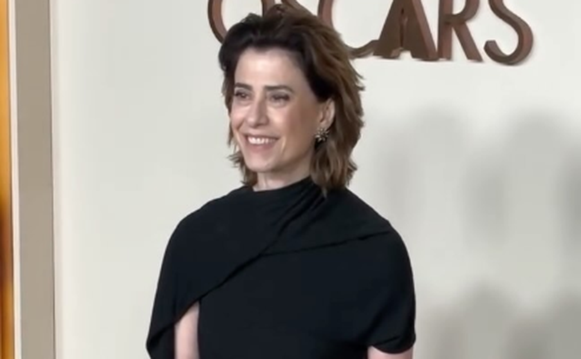 Fernanda Torres mostra look de jantar oficial do 97º Oscar e posa com atores de Hollywood