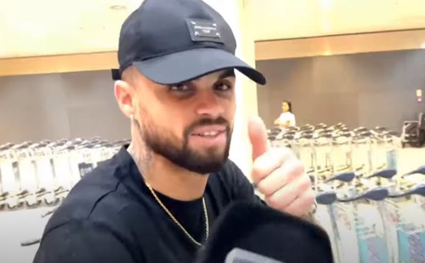 Michael chega ao Rio para reforçar o Flamengo: 'Espero construir uma linda história'