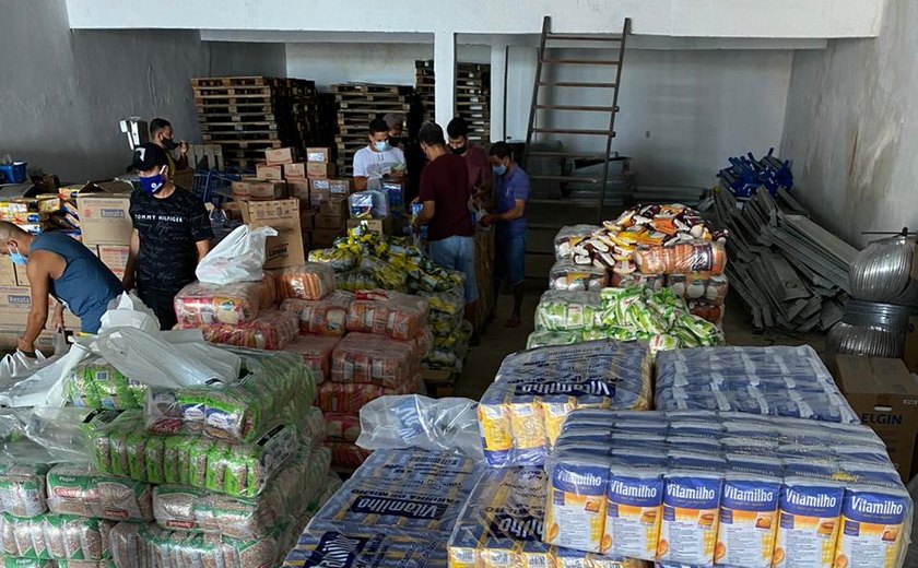 Projeto Municípios entrega 1500 cestas básicas em Inhapi e Olivença