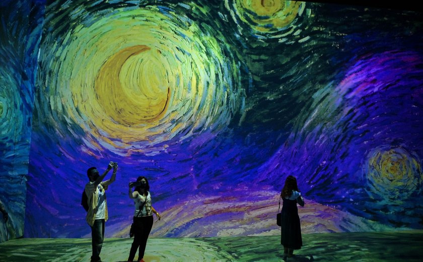 Uma viagem imersiva por céu, cores e flores de Van Gogh