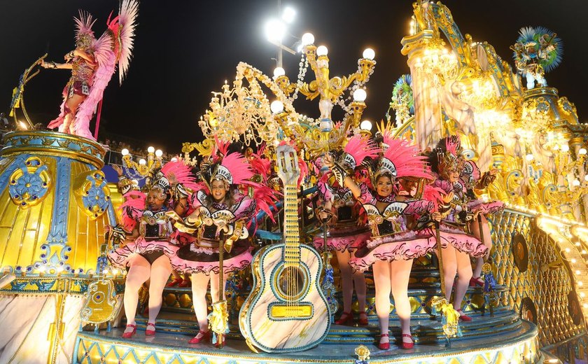 Beija-flor conquista 15º título e é campeã do carnaval carioca